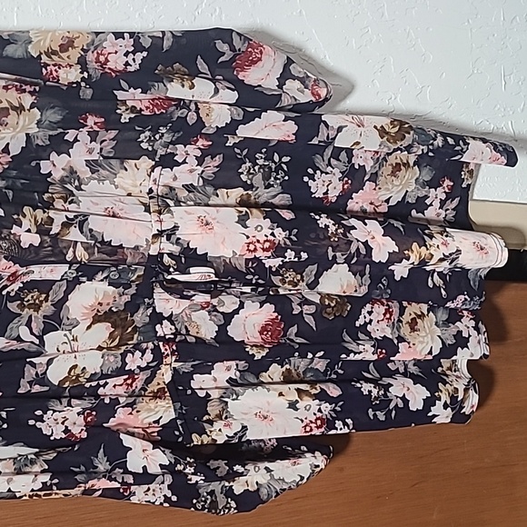 Top - Picture 2 of 3